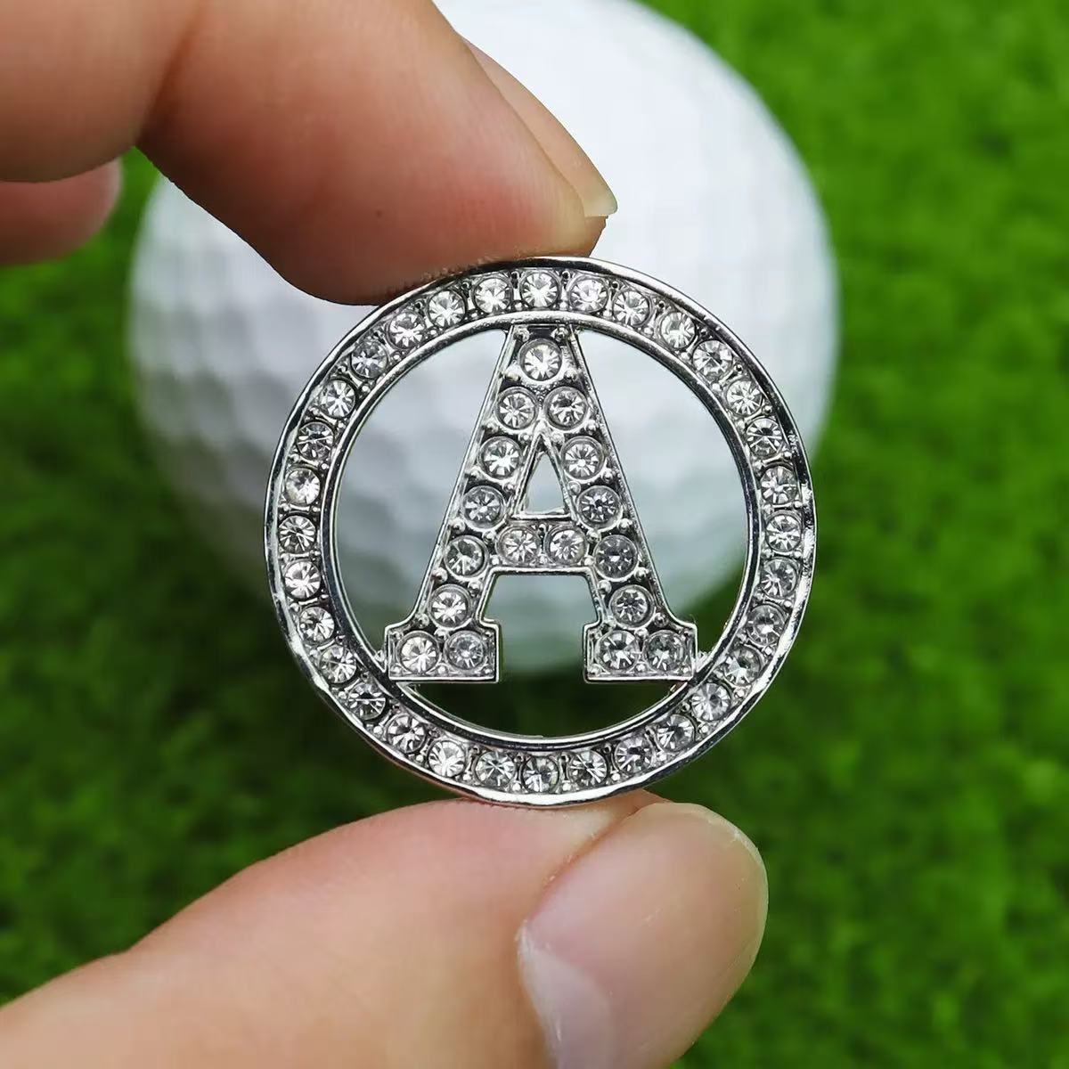 Ball Marker Set - 반짝이는 라인스톤 A자형 볼 마커가 있는