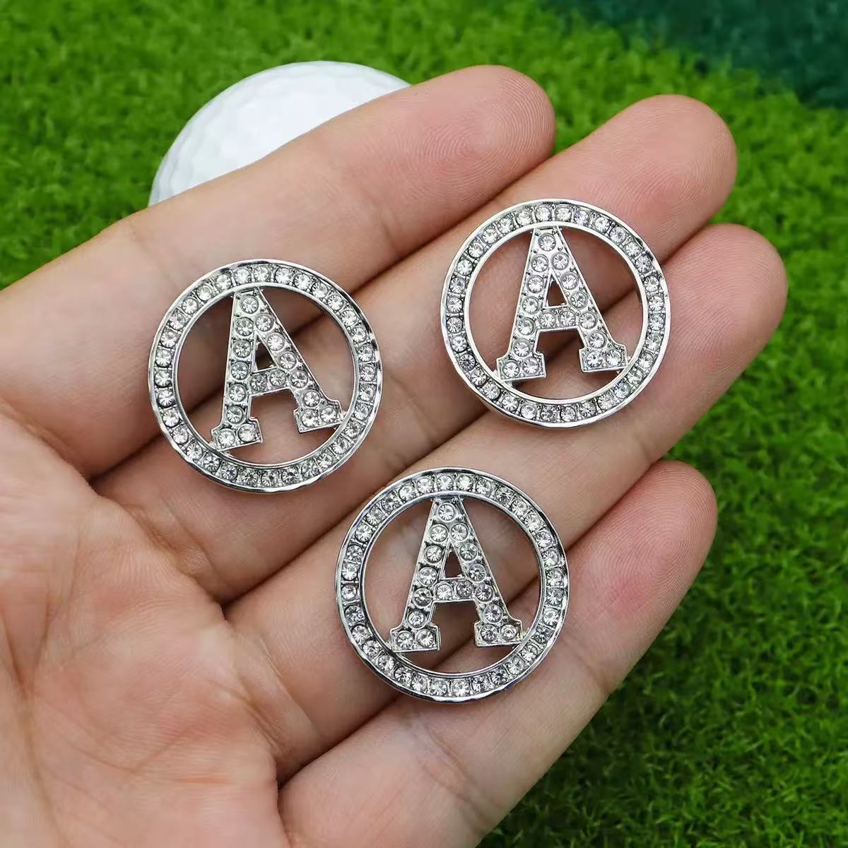 반짝이는 라인스톤 A자형 볼 마커가 있는 자석 골프 모 - Ball Marker Set 리뷰 및 가격